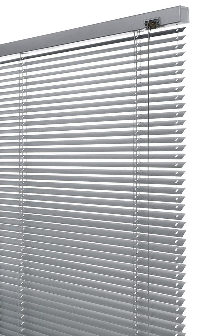 Aluminium jaloezieën in moderne keuken