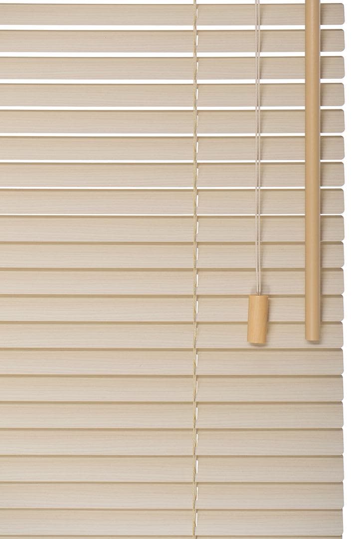 Houtimitatie jaloezieën in vochtige ruimte